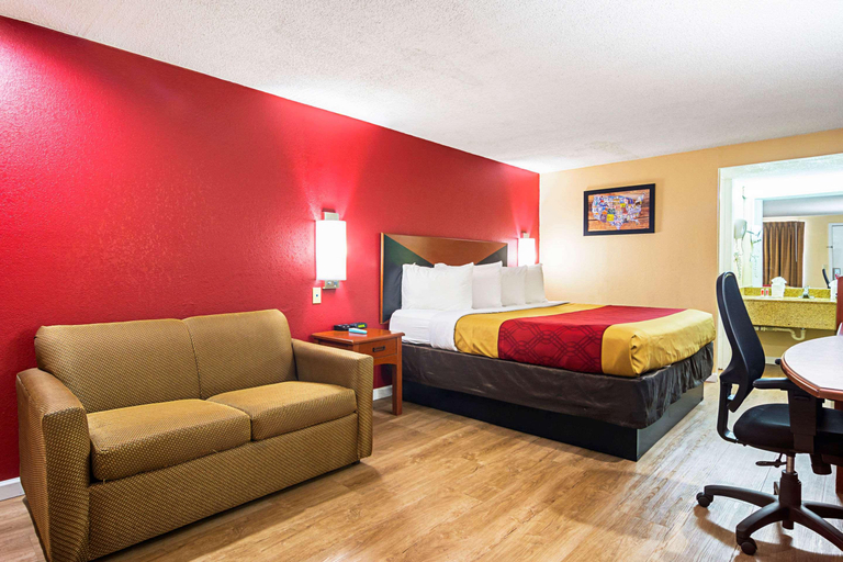 Bedroom 3, Econo Lodge Oxford, Calhoun