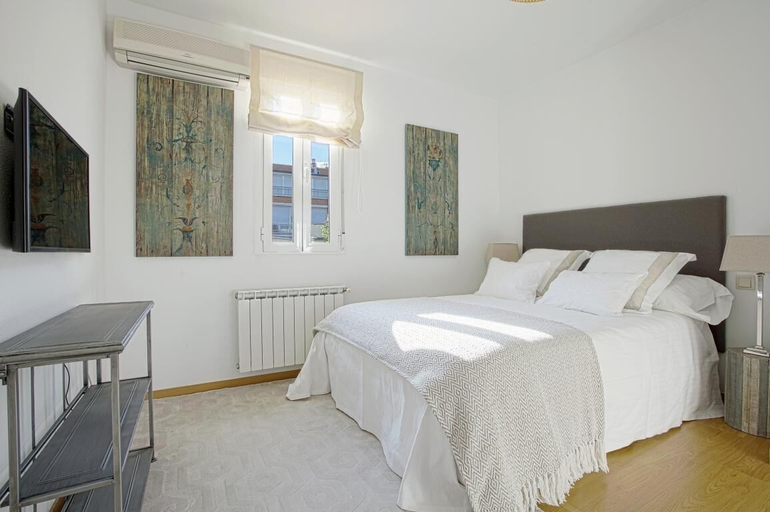 Others 4, Beautifuly Decorated 2 Bd Apart With Private Terrace, Reina Sofia, Madrid
