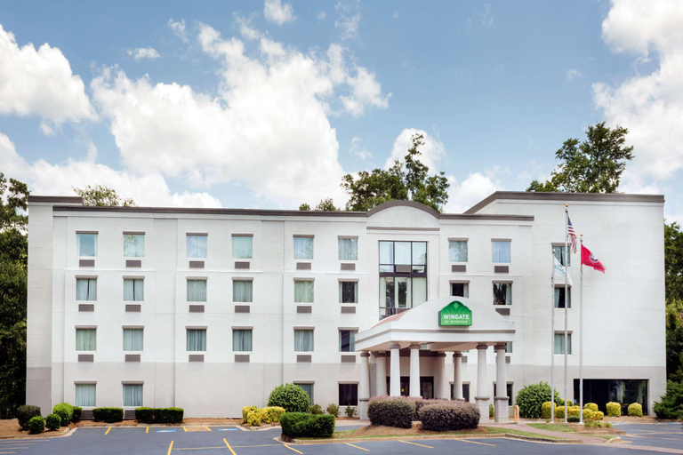 Exterior & Views