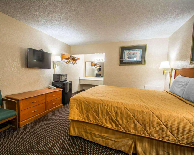 Bedroom 3, Rodeway Inn, Saint Lucie