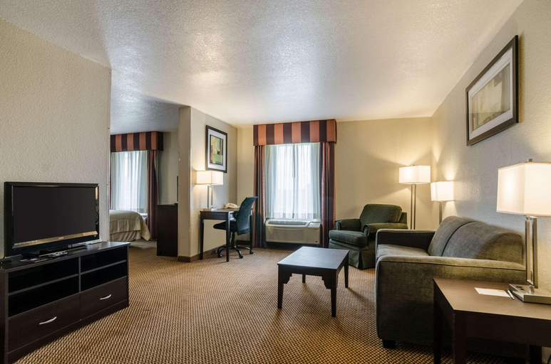Bedroom 4, Quality Inn & Suites, Cowley