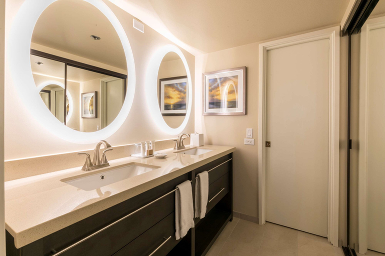 Bathroom 4, Aston Waikiki Beach Tower, Honolulu