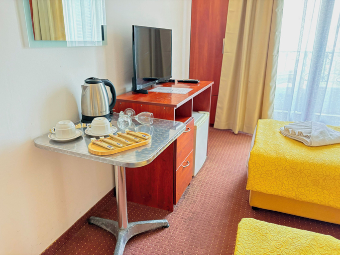 Bedroom 5, Central Hotel & Restaurant