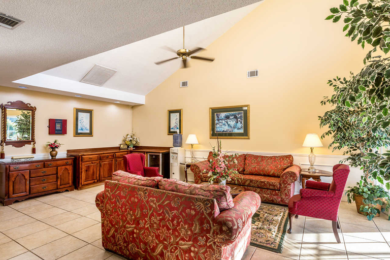 Public Area 2, Quality Inn & Suites near Lake Oconee, Greene