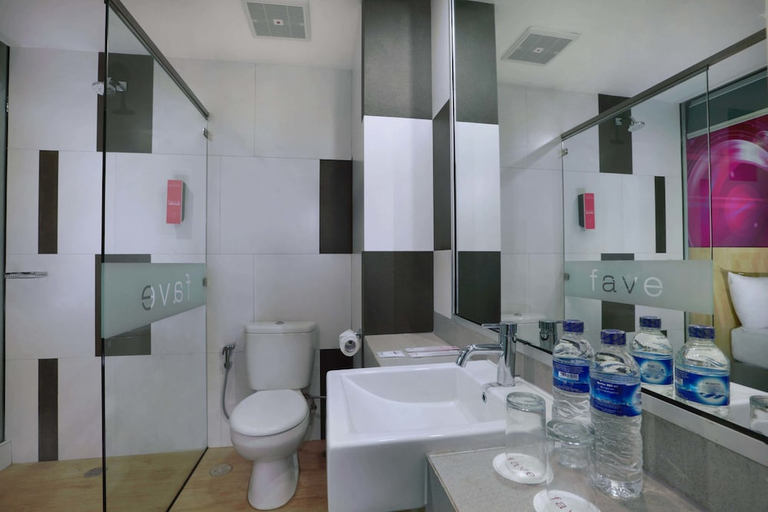 Bathroom 5, favehotel Ahmad Yani Banjarmasin, Banjarmasin