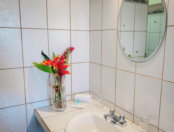 Bathroom 3, Tabulia Tree Hotel and Villas, Aguirre