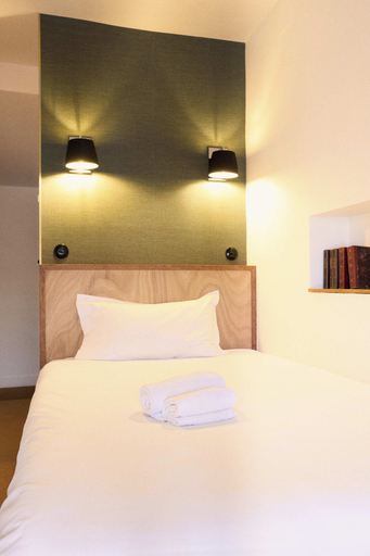 Bedroom 2, Hotel Henri IV, Charente-Maritime