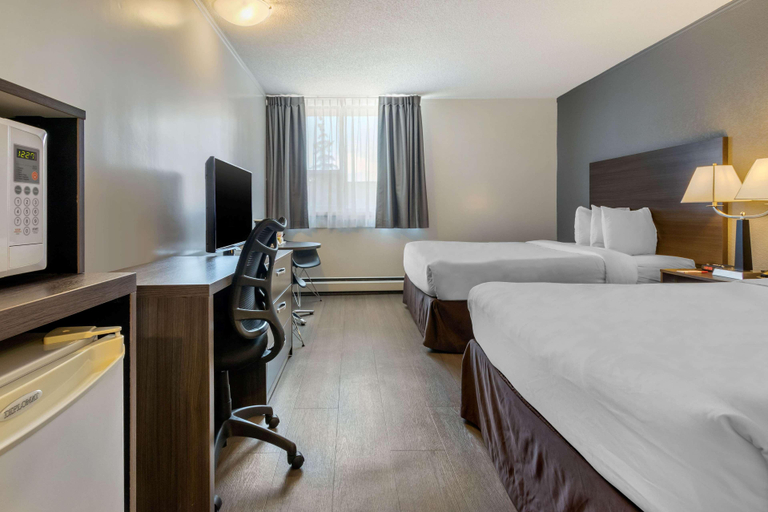 Bedroom 3, Super 8 by Wyndham Macleod Trail Calgary, Division No. 6