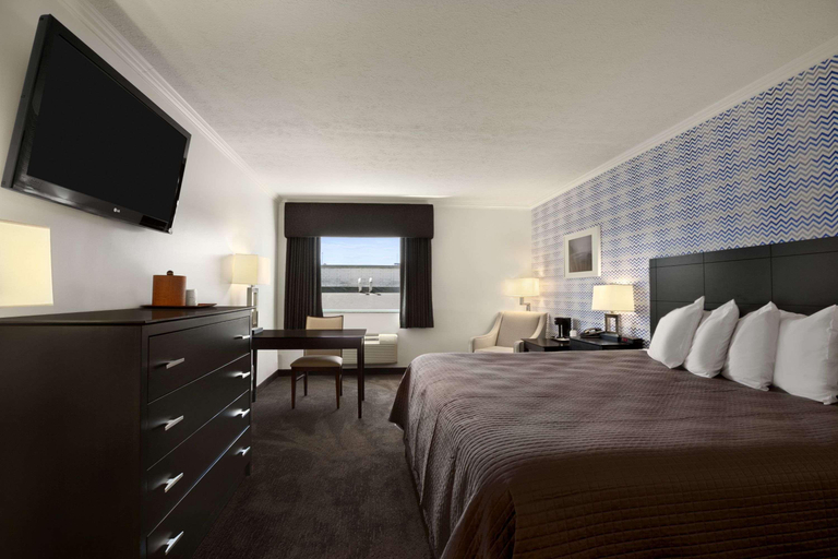 Bedroom 3, Travelodge by Wyndham Hubbard OH, Trumbull