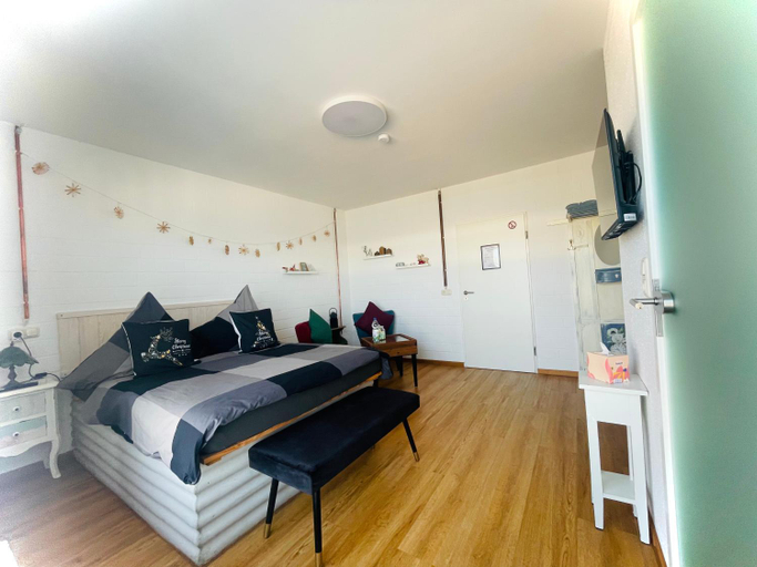 Bedroom 2, MiNe Hotel, Euskirchen