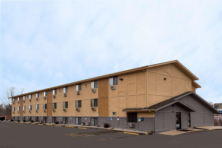Exterior & Views 2, Super 8 by Wyndham Dubuque, Dubuque