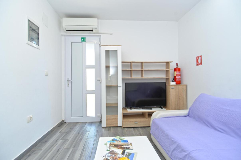 Bedroom 3, Lovely flat just steps from the beach, Fažana