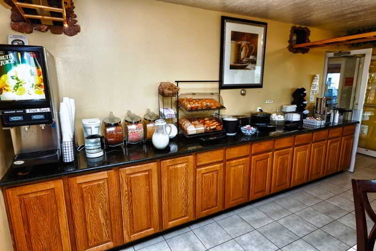 Food & Drinks 5, Quality Inn & Suites Fillmore I-15, Millard