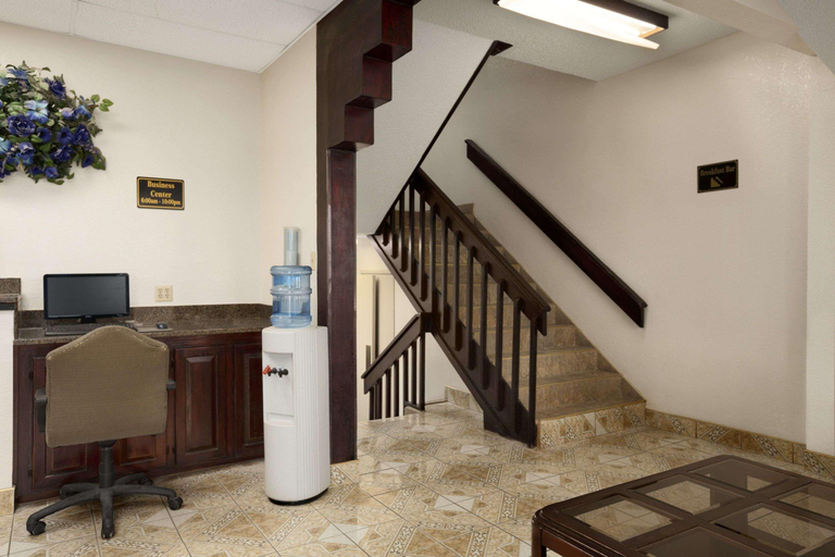 Public Area 2, Super 8 by Wyndham Carlsbad, Eddy