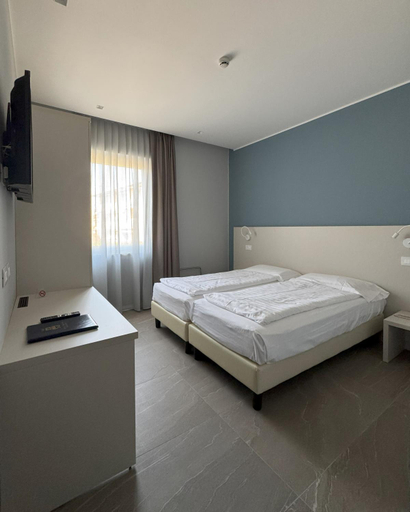 Bedroom 2, Paradiso, Verona