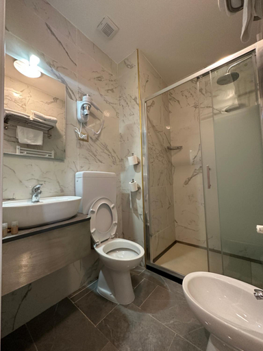 Bathroom 3, Hotel Midway, Milano