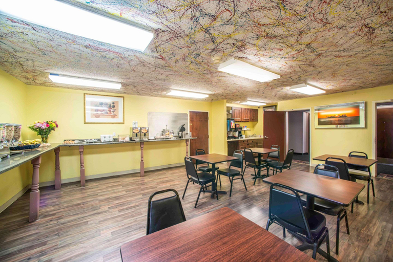 Food & Drinks 5, Econo Lodge Marion, Williamson