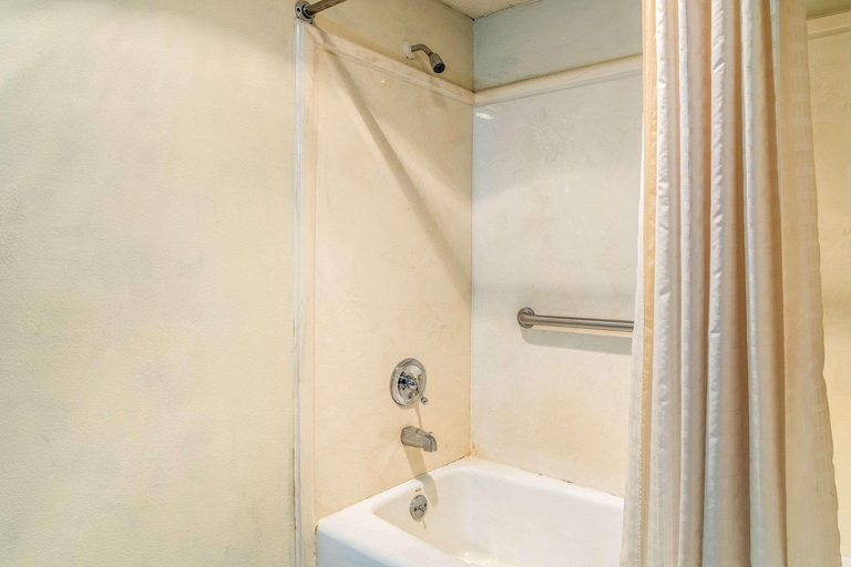 Bathroom 4, Econo Lodge Acworth East, Cobb