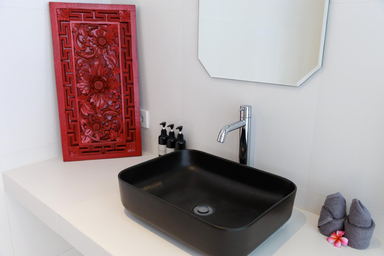 Bathroom 3, Lara Villa Berawa 2 Bedrooms Private Pool, Badung