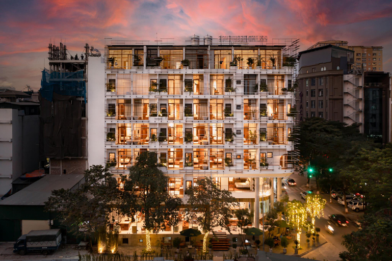 Exterior & Views