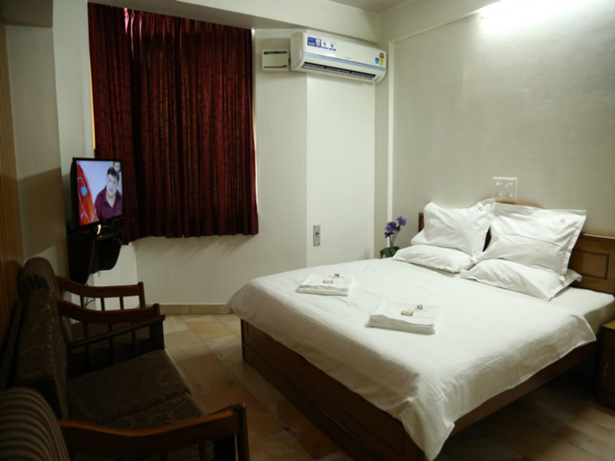 Bedroom 2, Sri Aarvee Hotel - Coimbatore, Coimbatore