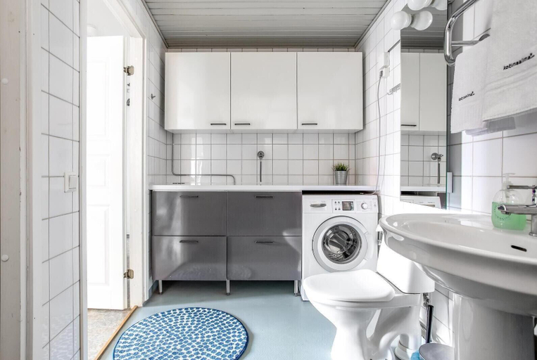 Others 3, Kotimaailma KotikolmioKauppak saunalla, Päijänne Tavastia
