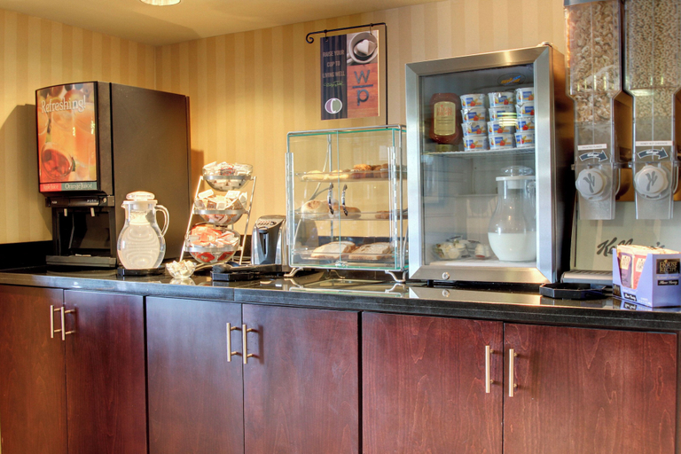 Food & Drinks 5, Cobblestone Inn & Suites - Carrington, Foster