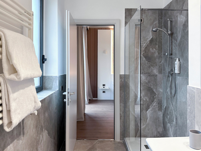 Bathroom 4, Garner Hotel ROME AURELIA by IHG, Rome