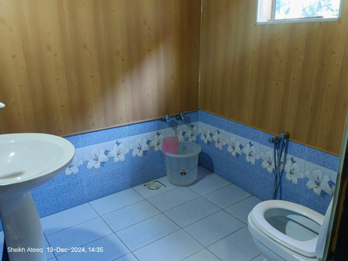 Bathroom, The Tourists Inn, Azad Kashmir