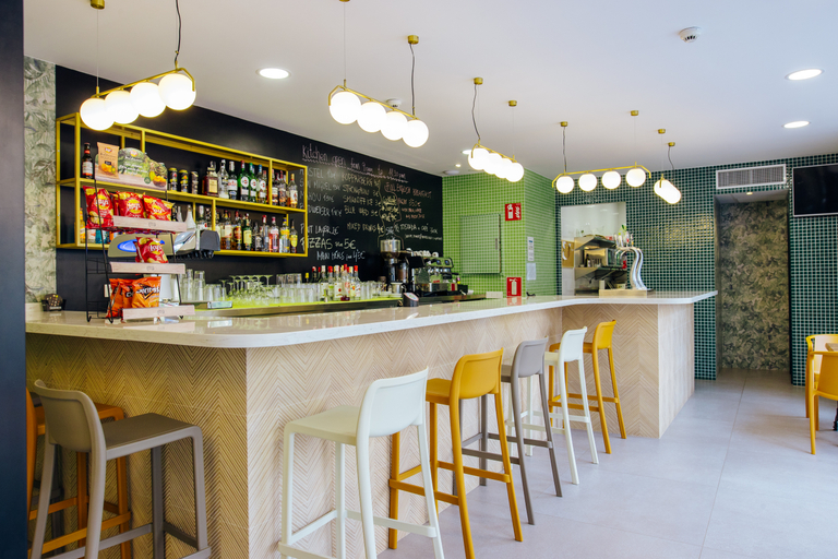 Food & Drinks 5, Palm Court, Alicante