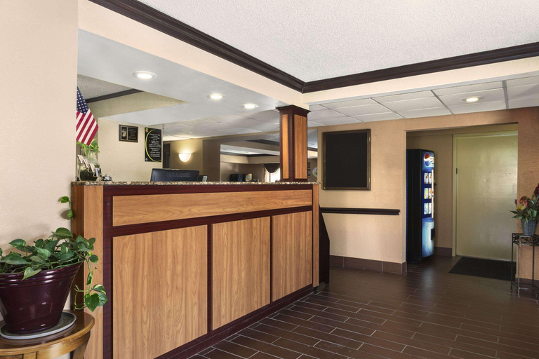 Public Area, Super 8 by Wyndham Taylor/Detroit Area, Wayne