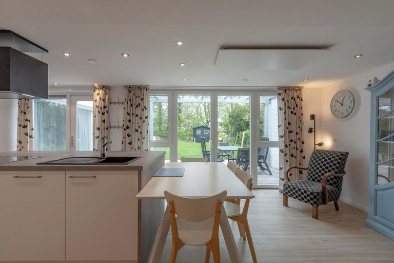 Dining 4, Duinland 146 for 4 Guests With Garden, Zijpe