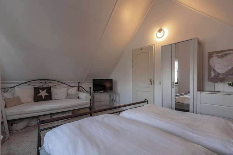 Room 4, Villa in Callantsoog Near Beach & Sea, Zijpe
