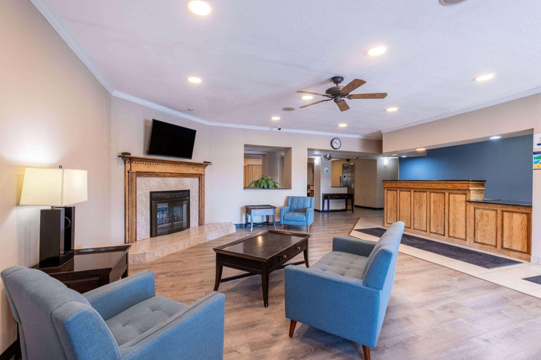 Public Area 2, Baymont by Wyndham Kirksville University Area, Adair