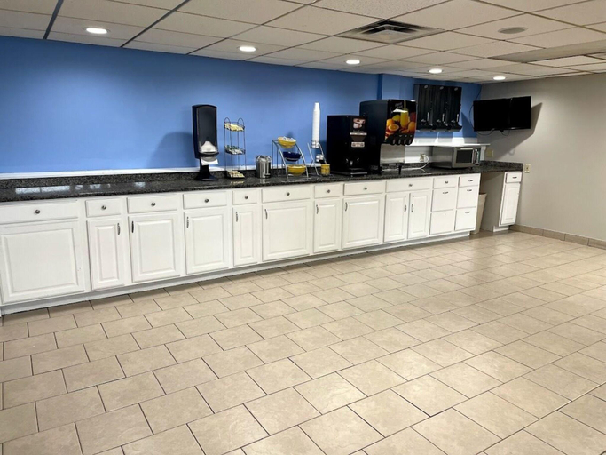 Food & Drinks 5, Days Inn by Wyndham Fort Wright Cincinnati Area, Kenton