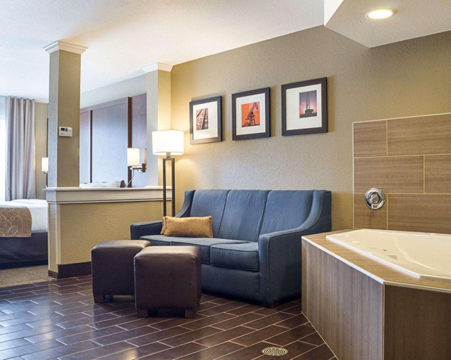 Bathroom 5, Comfort Suites Minot South, Ward