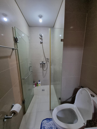 Bathroom, Palm Tree Studio Condo at Manila Airport by Beth, Pasay City