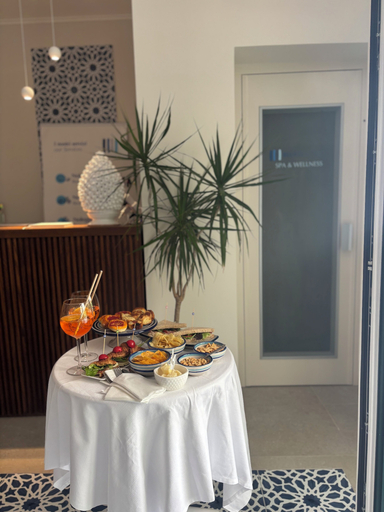 Food & Drinks