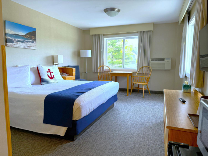 Bedroom 3, Atlantic Eyrie Lodge, Hancock
