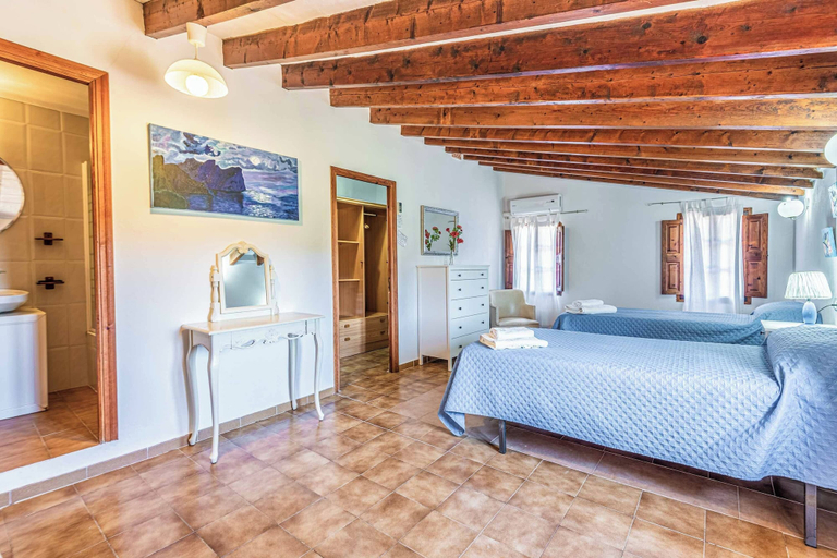 Others 5, Villa Beato Angel, Baleares