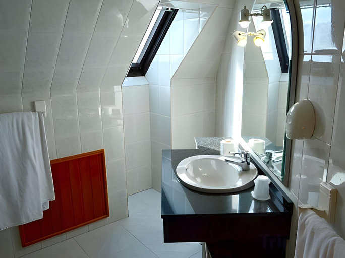 Bathroom 5, Alda Santa Cristina, A Coruña