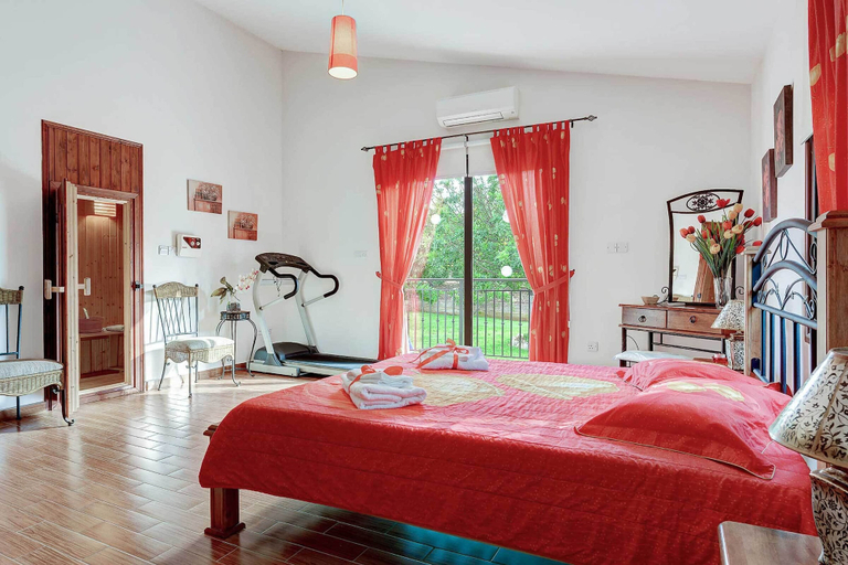 Others 4, Villa Chariklia