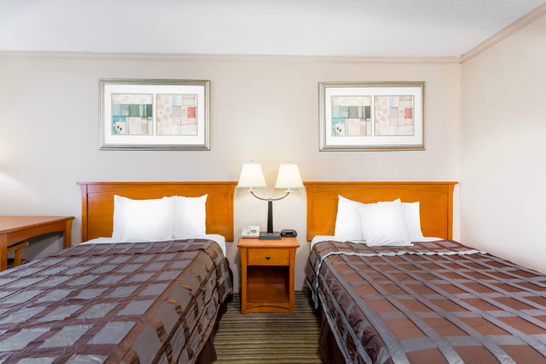 Bathroom, Days Inn by Wyndham Manning, Clarendon
