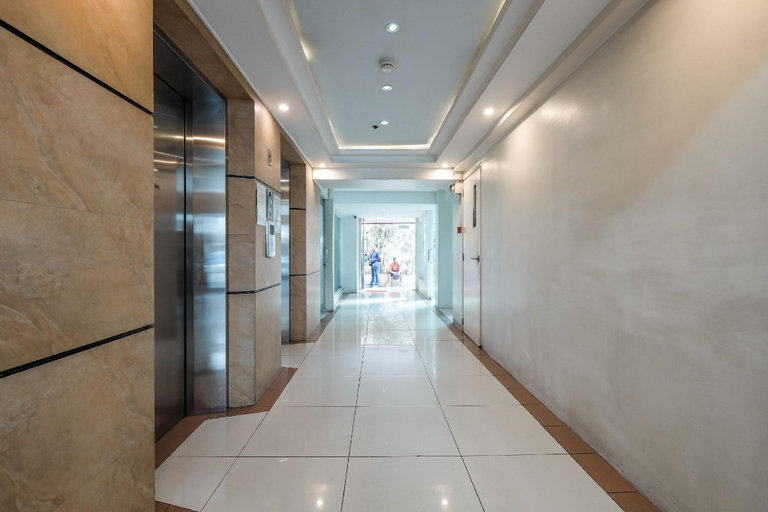 Others 5, Boni Tower, Mandaluyong