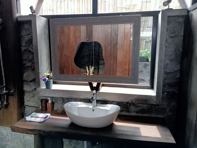 Bathroom 16