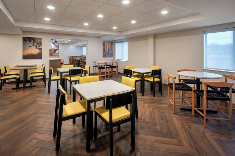Food & Drinks 5, Fairfield Inn By Marriott Amesbury, Essex