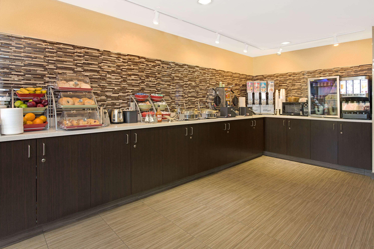Food & Drinks 5, Hawthorn Extended Stay by Wyndham Cincinnati/Sharonville, Cincinnati