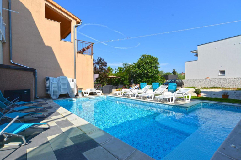 Sport & Beauty 2, Spacious flat with pool just 300m from the beach, Fažana