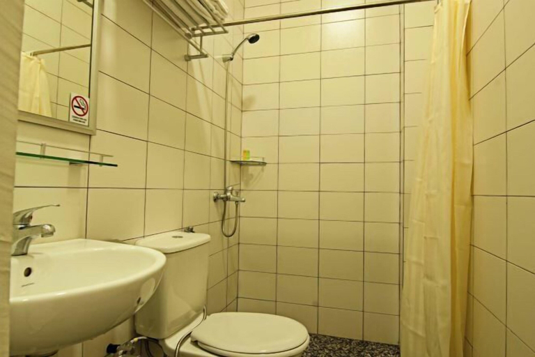 Bathroom 3, Seven Hotel, Putatan