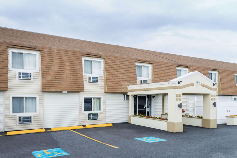 Exterior & Views 2, Super 8 by Wyndham Bangor, Penobscot